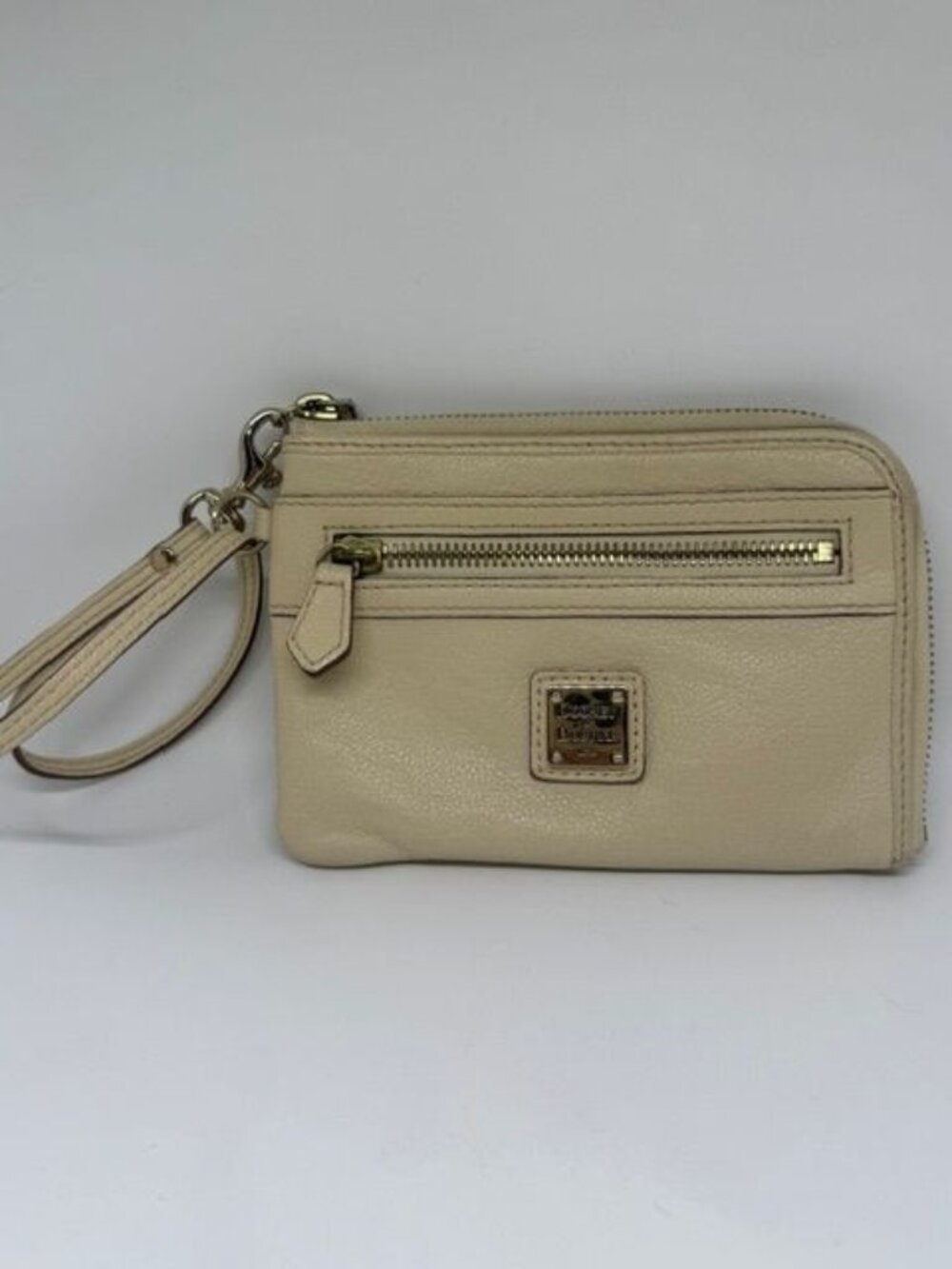 Dooney & Bourke Ivory/Off White Leather Zip Around Wallet Card Holder Wristlet
